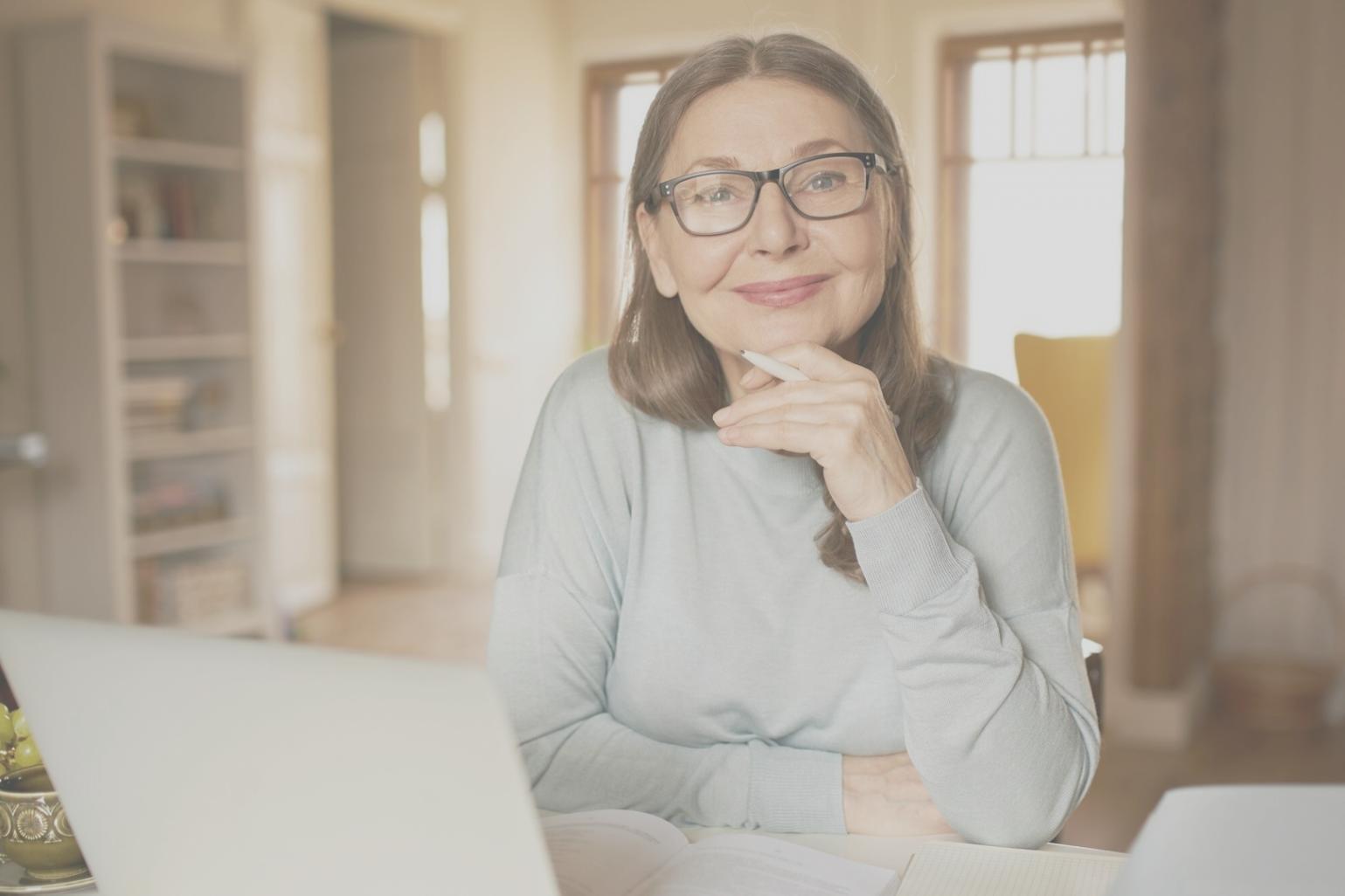 Équipe mironvetha analysant des données financières