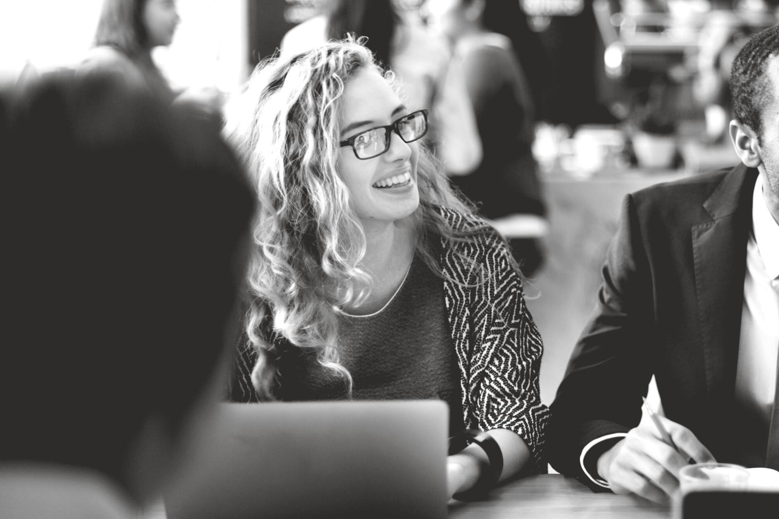 Analyse des ratios financiers sur écran d'ordinateur